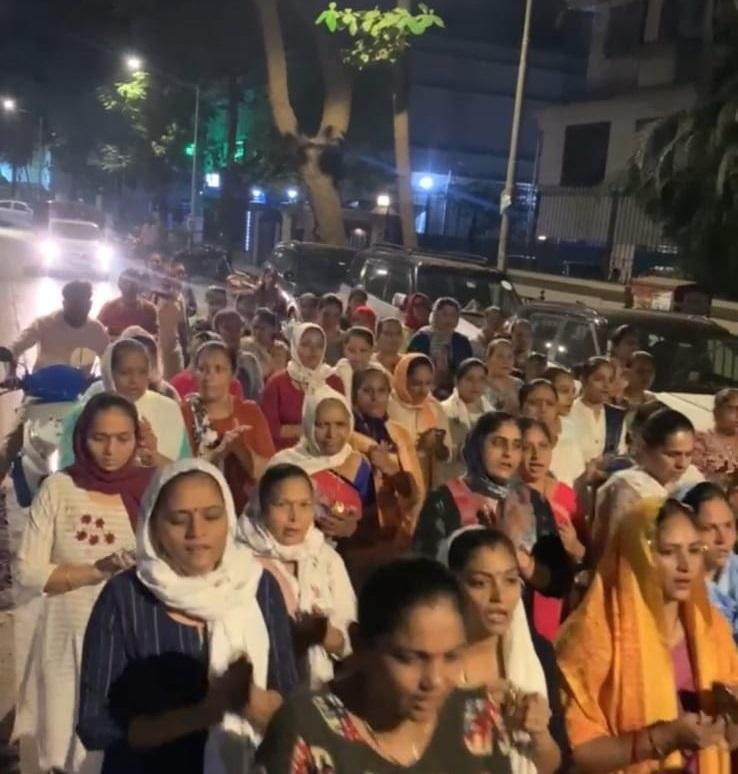 आपको यह जानकार हैरानी होगी कि शुरुआत में 9 लोगों ने इस प्रभात फेरी की शुरुआत की थी. जैसे ही आसपास के लोगों को पता चला तो सभी लोग शामिल हो गए.