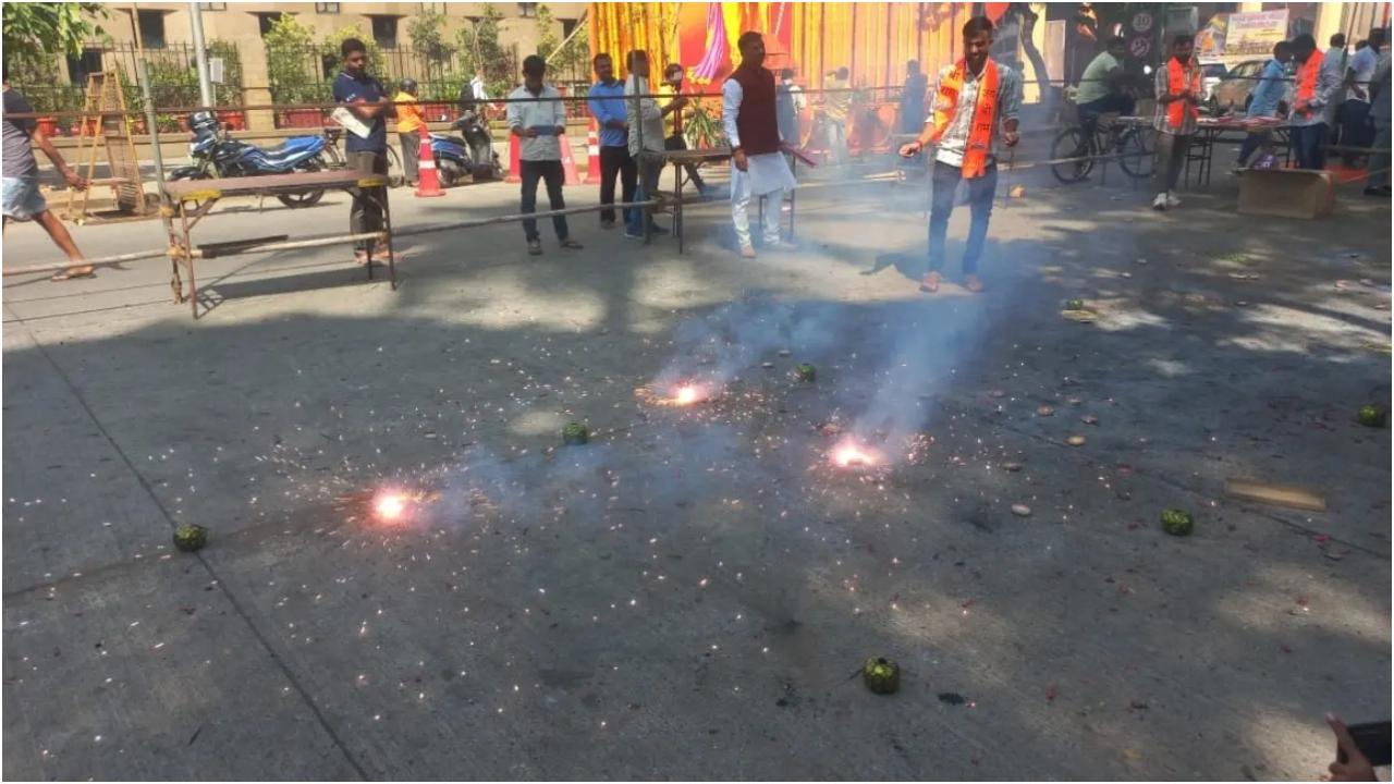 भव्य श्री राम जन्मभूमि मंदिर का निर्माण पारंपरिक नागर शैली में किया गया है. इसकी लंबाई (पूर्व-पश्चिम) 380 फीट है; चौड़ाई 250 फीट और ऊंचाई 161 फीट है; और यह कुल 392 स्तंभों और 44 दरवाजों द्वारा समर्थित है.