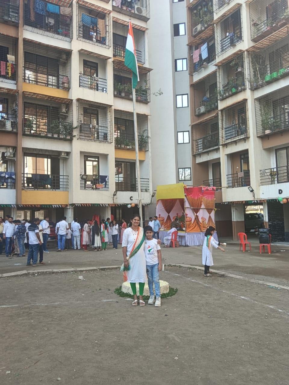 आपको यह जानकर हैरानी होगी कि जब से बालाजी गार्डन सोसायटी बनी है तब से यहां पर रह रहे सदस्य एक साथ आकर कई त्योहार मनाते है और एक दूसरे को बधाई देते हैं.