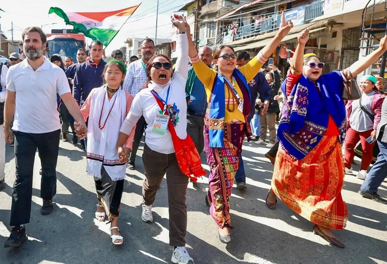 कांग्रेस नेता राहुल गांधी ने मंगलवार को अपनी भारत जोड़ो न्याय यात्रा के राज्य को पार करने और सोमवार शाम को नागालैंड में प्रवेश करने के बाद मणिपुर के लोगों का आभार व्यक्त किया. 