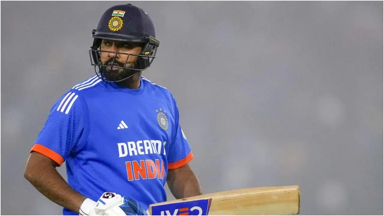 रोहित ने मेहमानों के खिलाफ शतक बनाने के साथ, वह खेल के सबसे छोटे प्रारूप में पांच शतक दर्ज करने वाले पहले बल्लेबाज बन गए. उनका पहला T20I शतक दक्षिण अफ्रीका के खिलाफ आया, उसके बाद श्रीलंका, इंग्लैंड, वेस्टइंडीज और अफगानिस्तान के खिलाफ आया.
