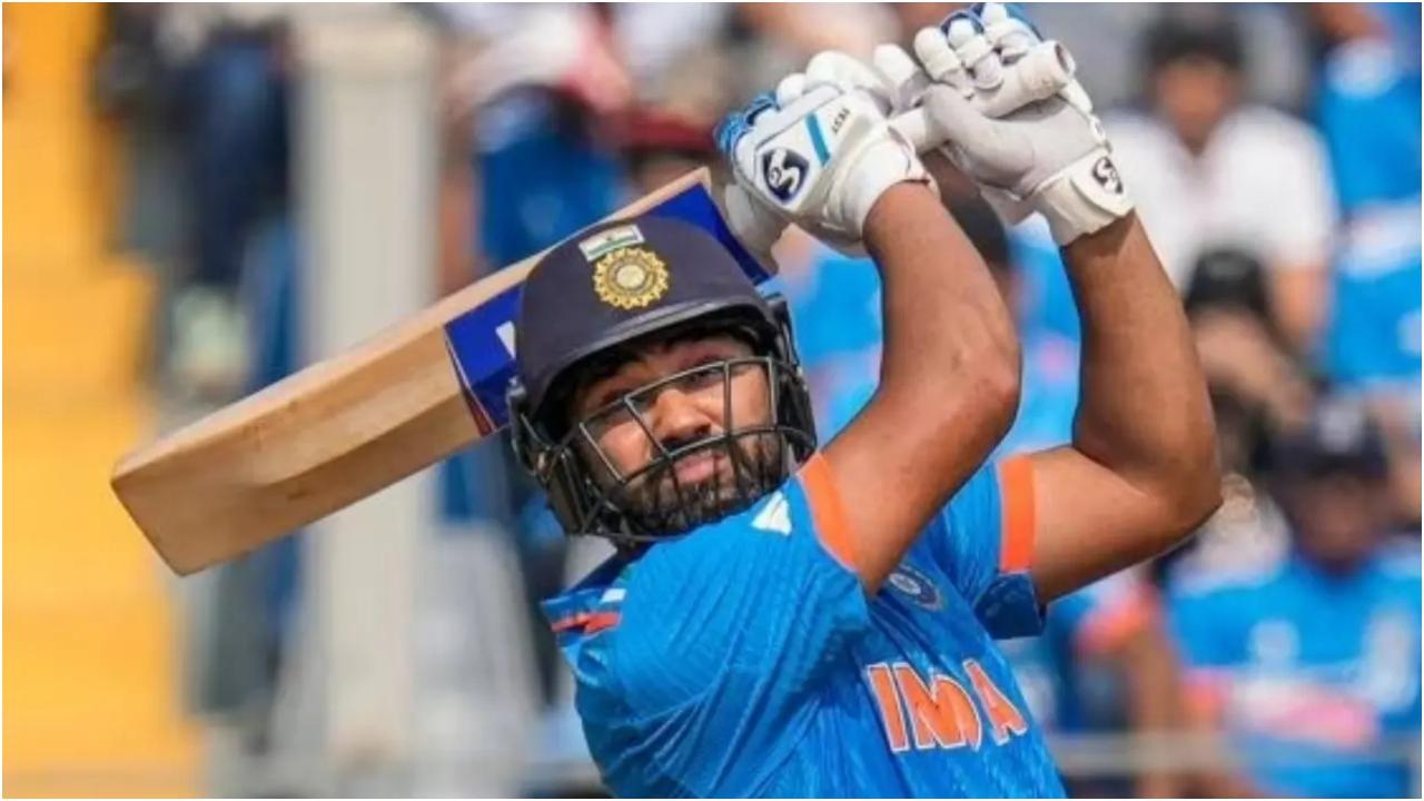 रोहित शर्मा
स्टार सलामी बल्लेबाज रोहित शर्मा खेल के सबसे छोटे प्रारूप में देश का नेतृत्व करने वाले सबसे उम्रदराज भारतीय कप्तान बन गए. उन्होंने 36 साल और 256 दिन की उम्र में कप्तानी की. फिलहाल वह टी-20 में सबसे सफल भारतीय कप्तान बनने से सिर्फ एक जीत दूर हैं. रोहित ने अब तक 53 टी20 मैचों में देश की कप्तानी की है और 41 मैच जीते हैं.