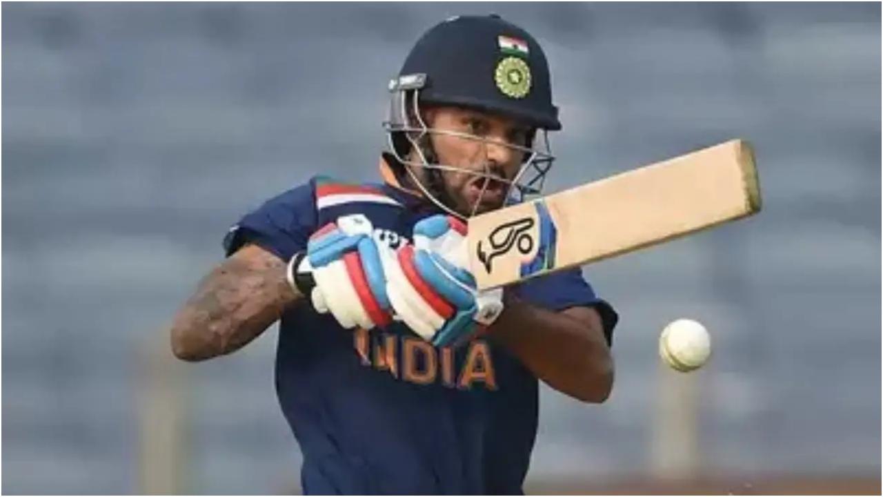 शिखर धवन
भारत के बाएं हाथ के सलामी बल्लेबाज शिखर धवन इस सूची में दूसरे स्थान पर आते हैं. वर्ष 2021 में, धवन ने श्रीलंका के खिलाफ 35 साल और 236 दिन की उम्र में 