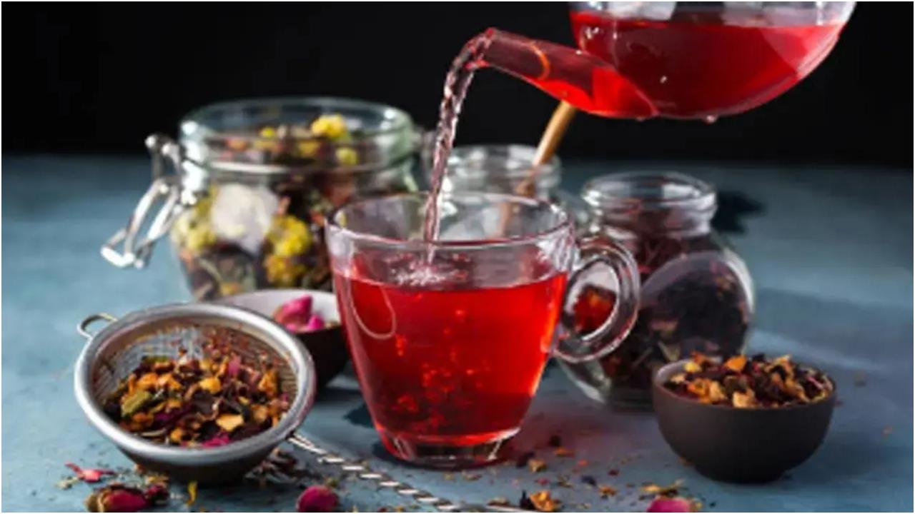 दुर्लभ स्वाद के लिएदुर्लभ स्वाद के लिए, सकुरा के पंच को तरय करें जो आपको शाम की एक ताज़ा शुरुआत देने के लिए तनकेरे जिन, कैंपारी और जापानी जेनमाइचा (ब्राउन चावल चाय) को मिश्रित करता है.सर्का में, ग्राउंड फ्लोर, मथुरादास मिल कंपाउंड, लोअर परेल.कॉल: 9619493344कॉस्ट: 759 रुपये (टैक्स अतिरिक्त)