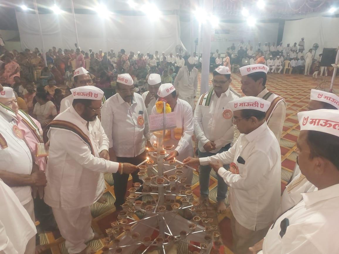 दीपोत्सव के अलावा श्री ज्ञानेश्वरी समाज ने मिलकर इस समारोह में भजन भी किया. 