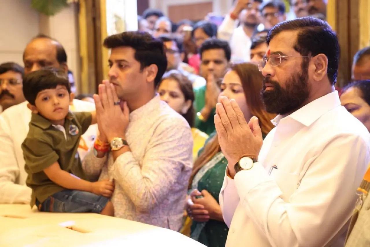 मुख्यमंत्री बनाने के बाद भी एकनाथ शिंदे मुंबई के सिद्धिविनायक मंदिर में पहुंचे थे.
