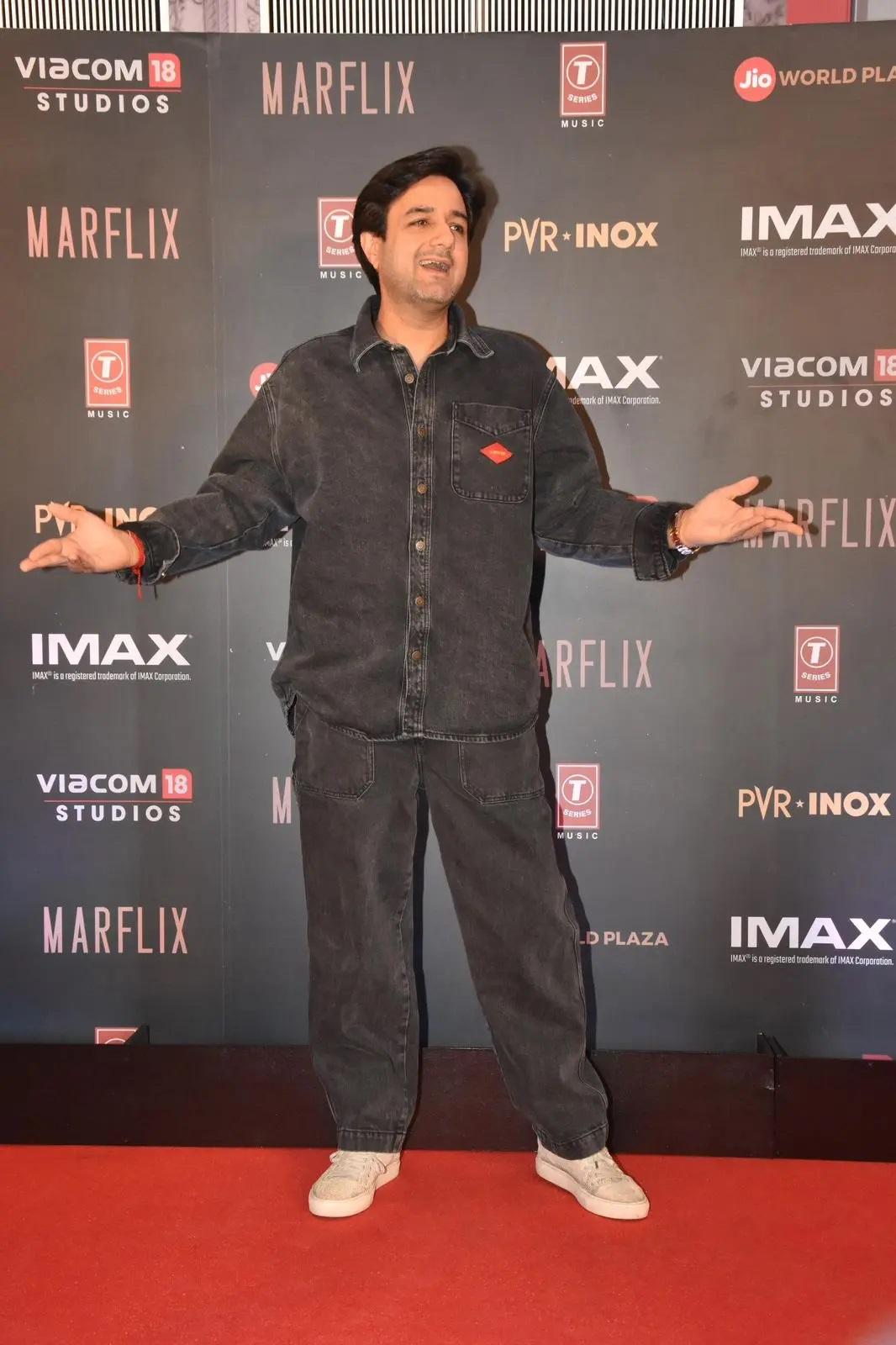 `फाइटर` फिल्म के निर्देशक सिद्धार्थ आनंद स्क्रीनिंग में बेहद खास अंदाज में दिखाई दिए. 