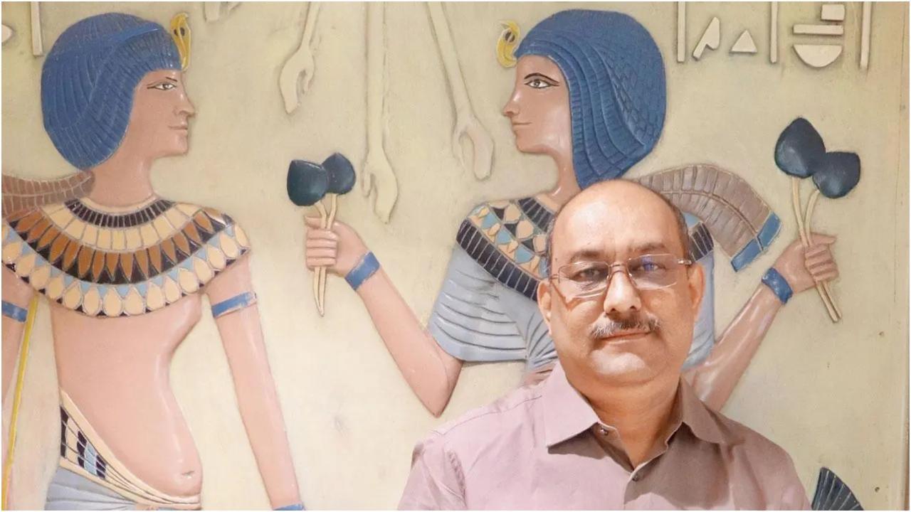 कवि हेमंत दिवाते का कहना है कि पोएट्रीवाला, उनका प्रकाशन मंच, भारत में मराठी और अंग्रेजी कविता के प्रति सराहना पैदा करने के लिए एक आंदोलन रहा है. तस्वीरें/अनुराग अहिरे