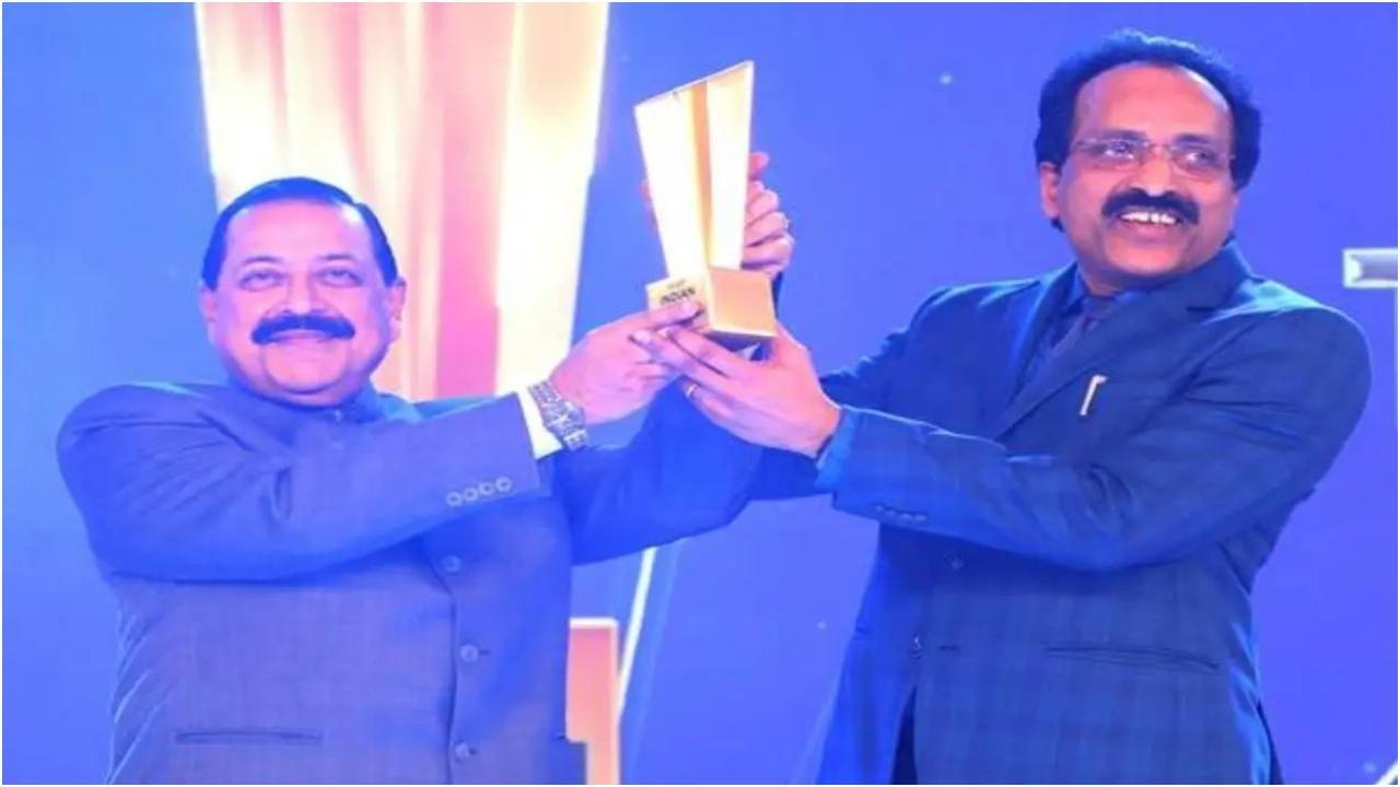 इसरो को `उत्कृष्ट उपलब्धि` श्रेणी में 2023 के लिए `इंडियन ऑफ द ईयर अवार्ड` प्रदान किया.