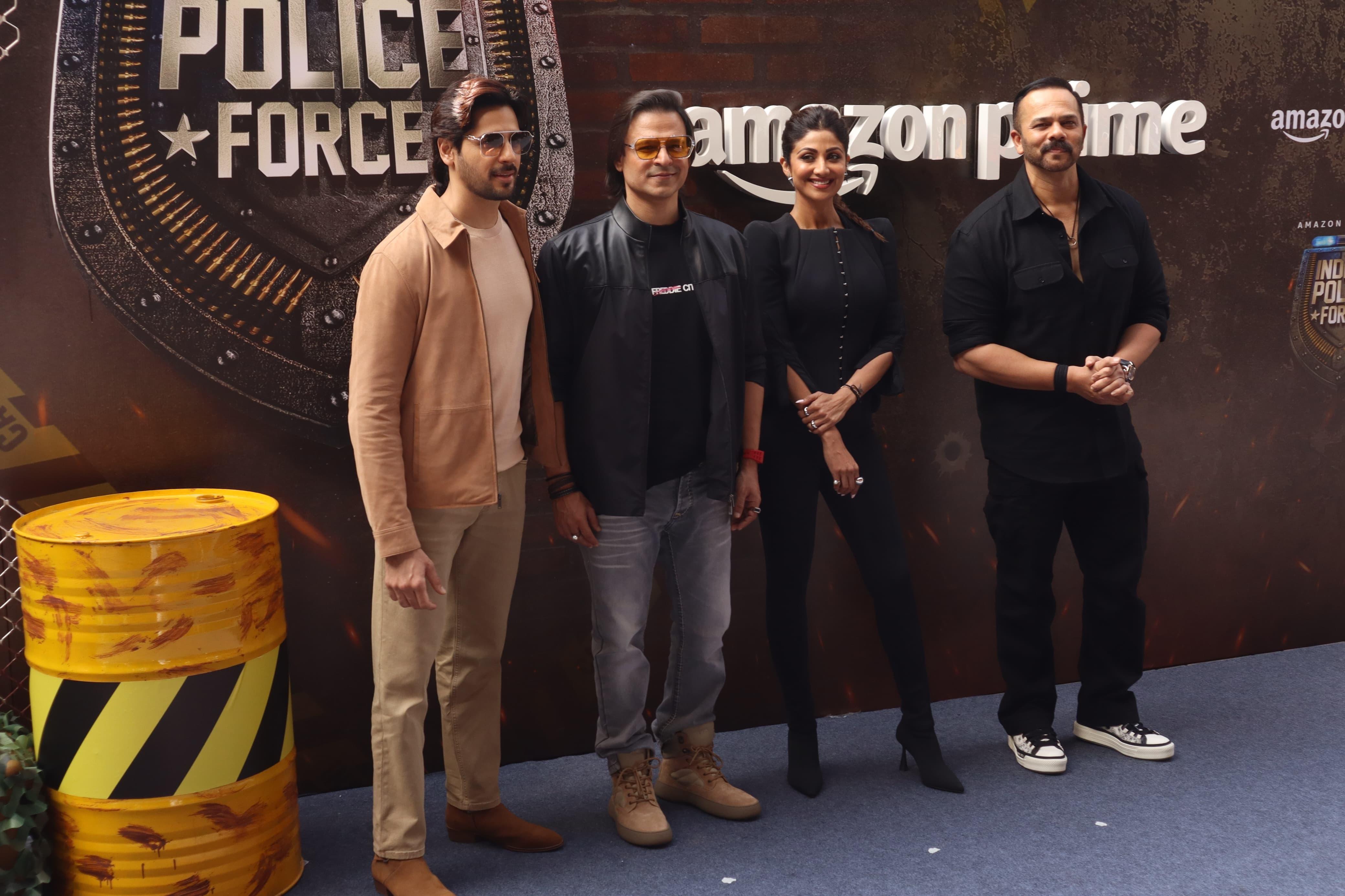 ‘इंडियन पुलिस फोर्स’ से जुड़े सभी कलाकार फिल्म को लेकर काफी उत्साहित है. साथ ही उम्मीद कर रहे है कि यह दर्शकों को पसंद आएगी. 