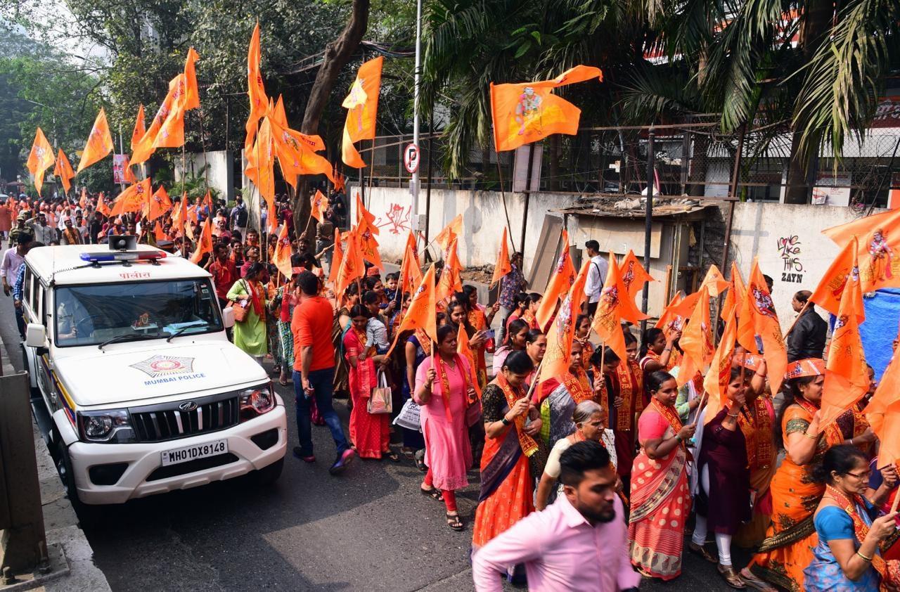 इस दौरान विशेष अतिथि के तौर पर बई उपनगर के संरक्षक मंत्री मंगल प्रभात लोढ़ा भी नजर आए. 