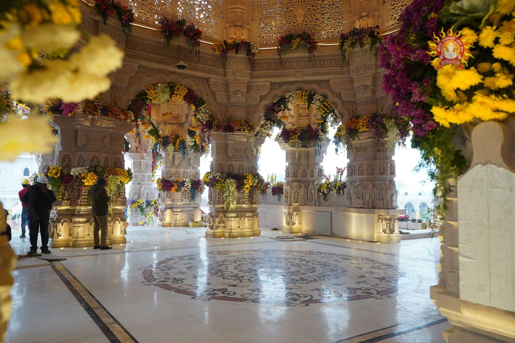 अयोध्या में वर्षों बाद बने राम मंदिर की सुंदरता देखकर हर एक राम भक्त का मन प्रफुल्लित जरूर होने वाला है.
