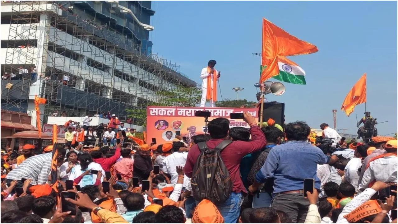 मनोज जारांगे ने शुक्रवार को समर्थकों को संबोधित किया/सैयद समीर आबेदी