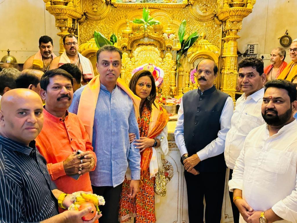 कांग्रेस के दिग्गज नेता मुरली देवड़ा के बेटे मिलिंद देवड़ा ने एक्स पर एक पोस्ट में अपने इस्तीफे की पुष्टि की और कहा, `आज मेरी राजनीतिक यात्रा में एक महत्वपूर्ण अध्याय का समापन हुआ. मैंने @INCIndia की प्राथमिक सदस्यता से अपना इस्तीफा दे दिया है. पार्टी के साथ मेरे परिवार का 55 साल पुराना रिश्ता.`