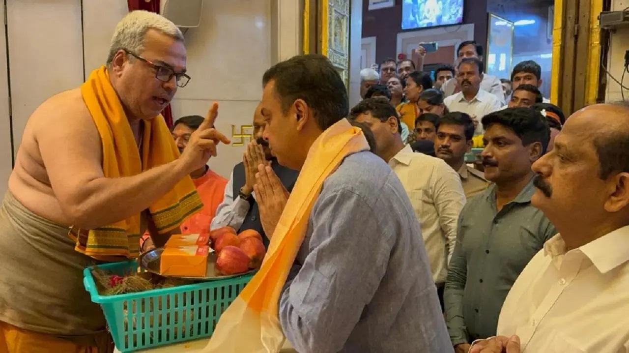 सूत्रों ने बताया कि आज दोपहर महाराष्ट्र के मुख्यमंत्री एकनाथ शिंदे के नेतृत्व वाली शिवसेना में मिलिंद देवड़ा शामिल होने की संभावना है. 
