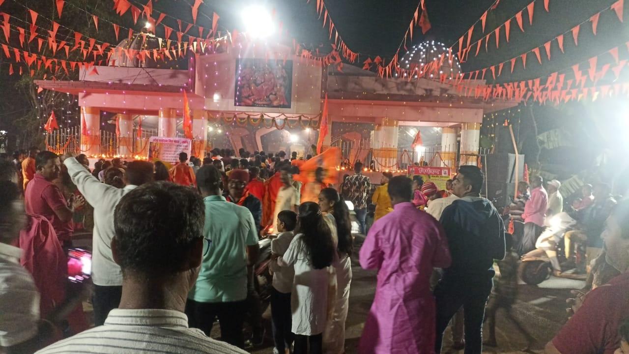 नालासोपारा के कलम्ब बीच (Kalamb Beach) में रहने वाले लोगों ने इन सांस्कृतिक कार्यक्रम में बड़ी संख्या में भाग लिया. 