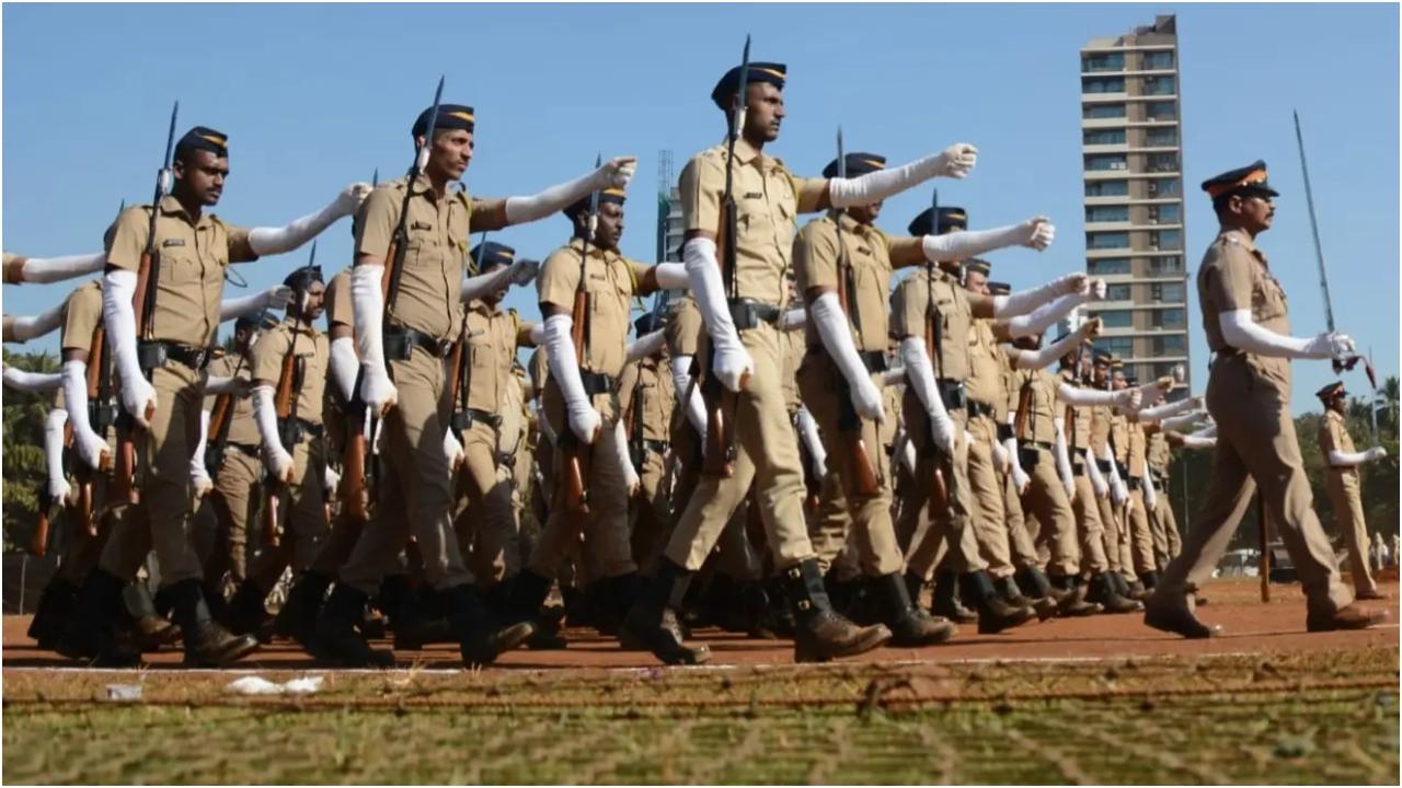 मुंबई में गणतंत्र दिवस की परेड हर साल शिवाजी पार्क मैदान में होती है.