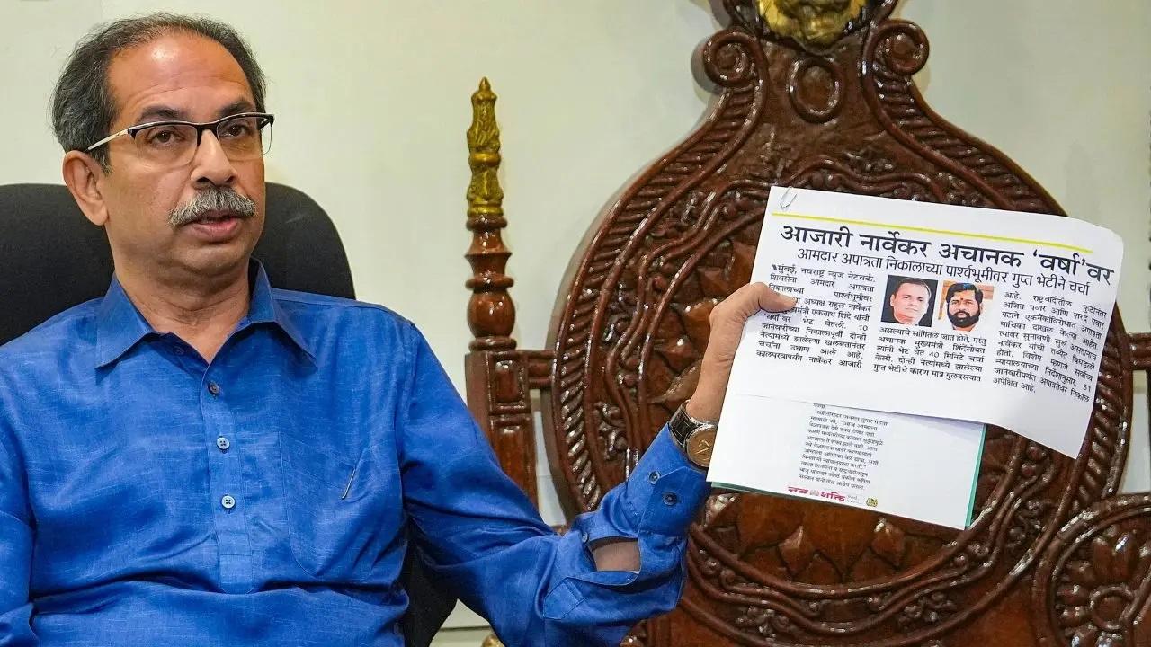 सुप्रीम कोर्ट के पिछले फैसलों ने शिंदे के नेतृत्व वाली सरकार को अयोग्य ठहराने और उद्धव ठाकरे को मुख्यमंत्री के रूप में बहाल करने में असमर्थता पर प्रकाश डाला क्योंकि उन्होंने फ्लोर टेस्ट के बिना अपना इस्तीफा दे दिया था.