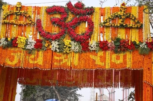 फूलों से सजी अयोध्या आज फिर अपने राम का स्वागत करने के लिए तैयार है.
