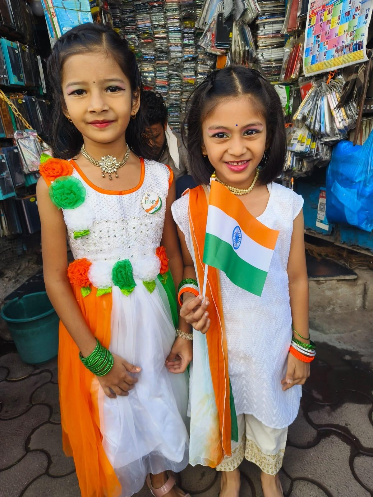 नन्हे भारतीय नागरिक बड़े होकर अच्छे नागरिक बनते हैं जो अपने देश के विकास में सकारात्मक रूप से योगदान करते हैं. 