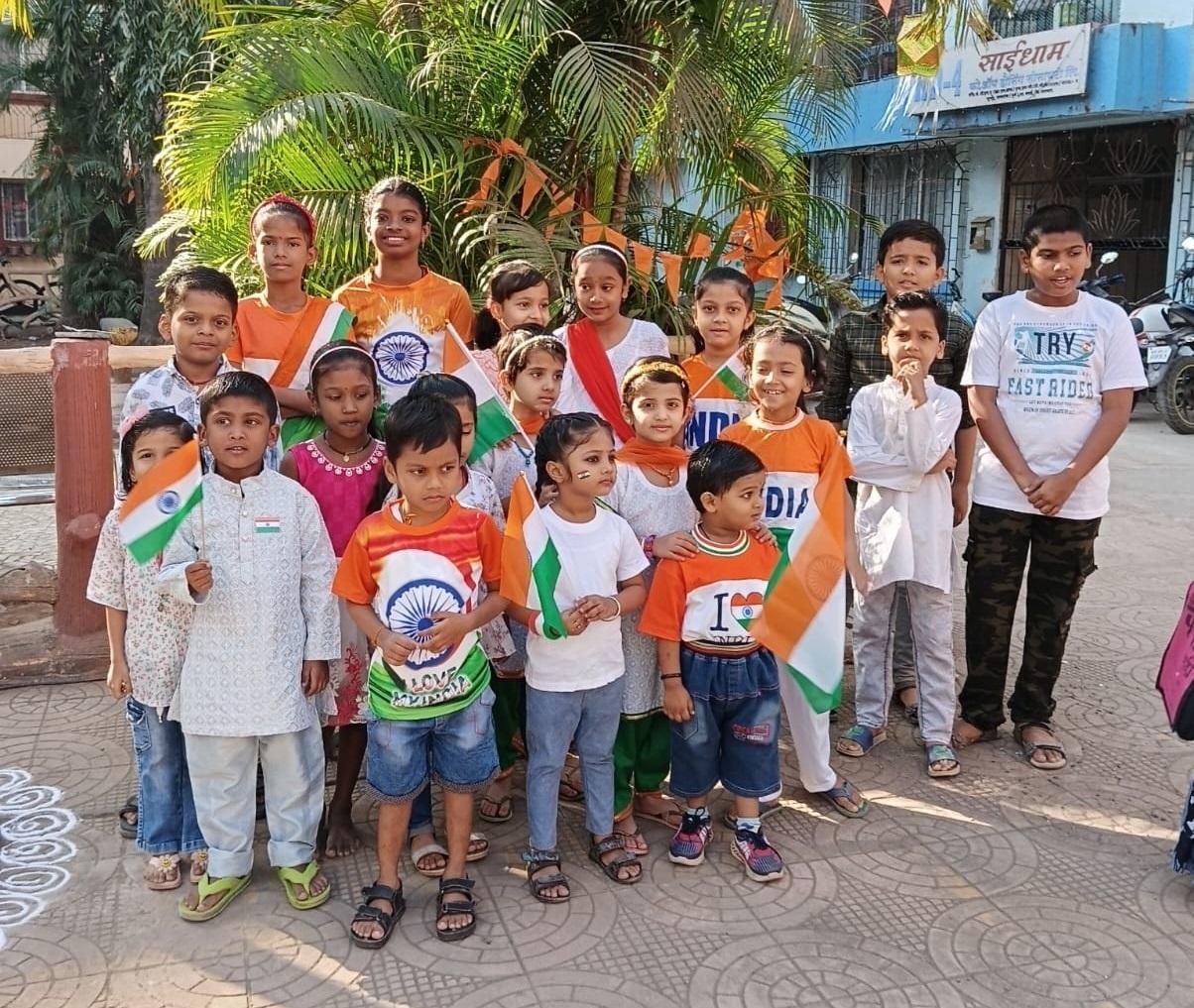 यह भावना किसी भी व्यक्ति, छोटे से लेकर बड़े, को आत्मनिर्भरता, एकता, और सामाजिक सेवा के माध्यम से समृद्धि और समृद्धि की दिशा में प्रेरित कर सकती है. 