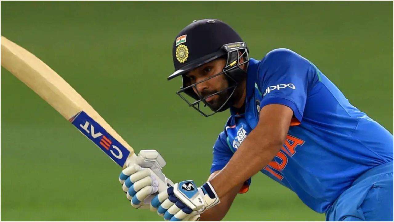 कप्तान के तौर पर सबसे ज्यादा T20I जीतें
भारत के पूर्व कप्तान महेंद्र सिंह धोनी के नाम कप्तान के रूप में सर्वाधिक 41 T20I जीत का रिकॉर्ड है. अब तक, रोहित शर्मा ने 51 T20I मैचों में भारत की कप्तानी की है, जिनमें से 39 जीत दर्ज की हैं. अगर शर्मा की कप्तानी में टीम इंडिया अफगानिस्तान के खिलाफ तीनों मैच जीत जाती है, तो वह टी20ई में सबसे सफल भारतीय कप्तान होंगे.