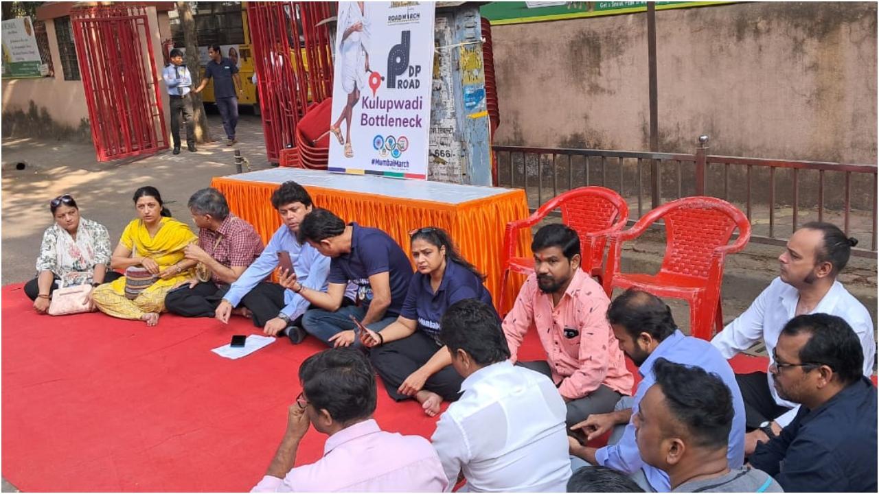 गायब सड़कें, अधूरी सड़कें जो दशकों से मुंबई की विकास योजनाओं में केवल कागजों पर हैं.
