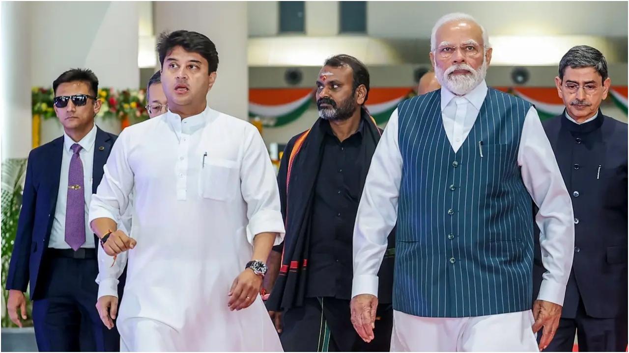 तिरुचिरापल्ली अंतर्राष्ट्रीय हवाई अड्डा अंतर्राष्ट्रीय यात्री यातायात के मामले में तमिलनाडु में चेन्नई के बाद दूसरा सबसे बड़ा हवाई अड्डा है.