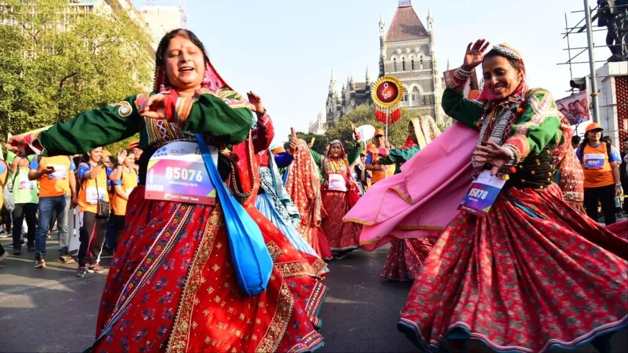 मुंबईकरों ने बेहद शानदार तरीके से दौड़ में भाग ले रहे हैं.