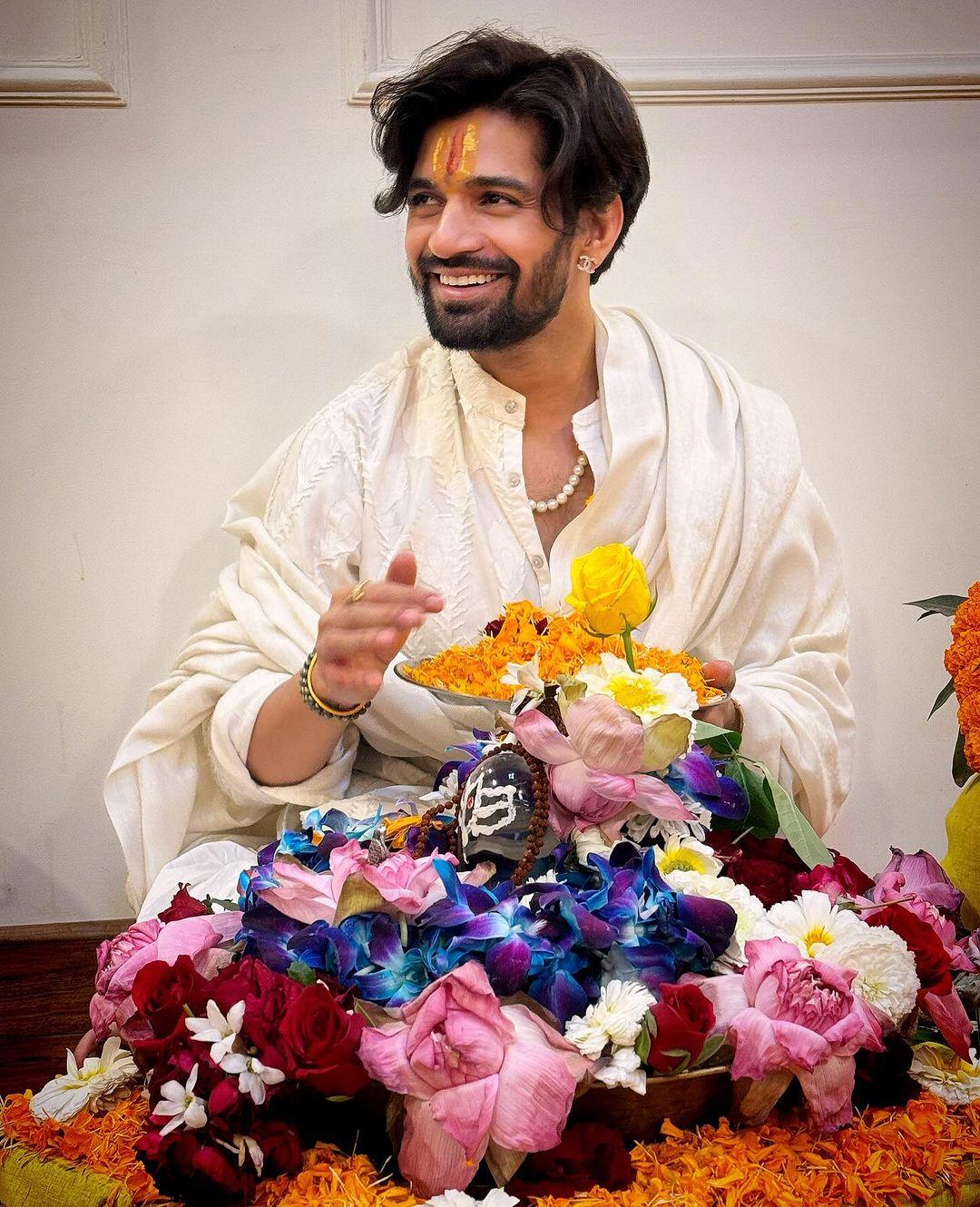 एक्टर विशाल सिंह ने पोस्ट की हुई इस तस्वीरों को अब तक हजारों लाइक मिल चुके हैं. 