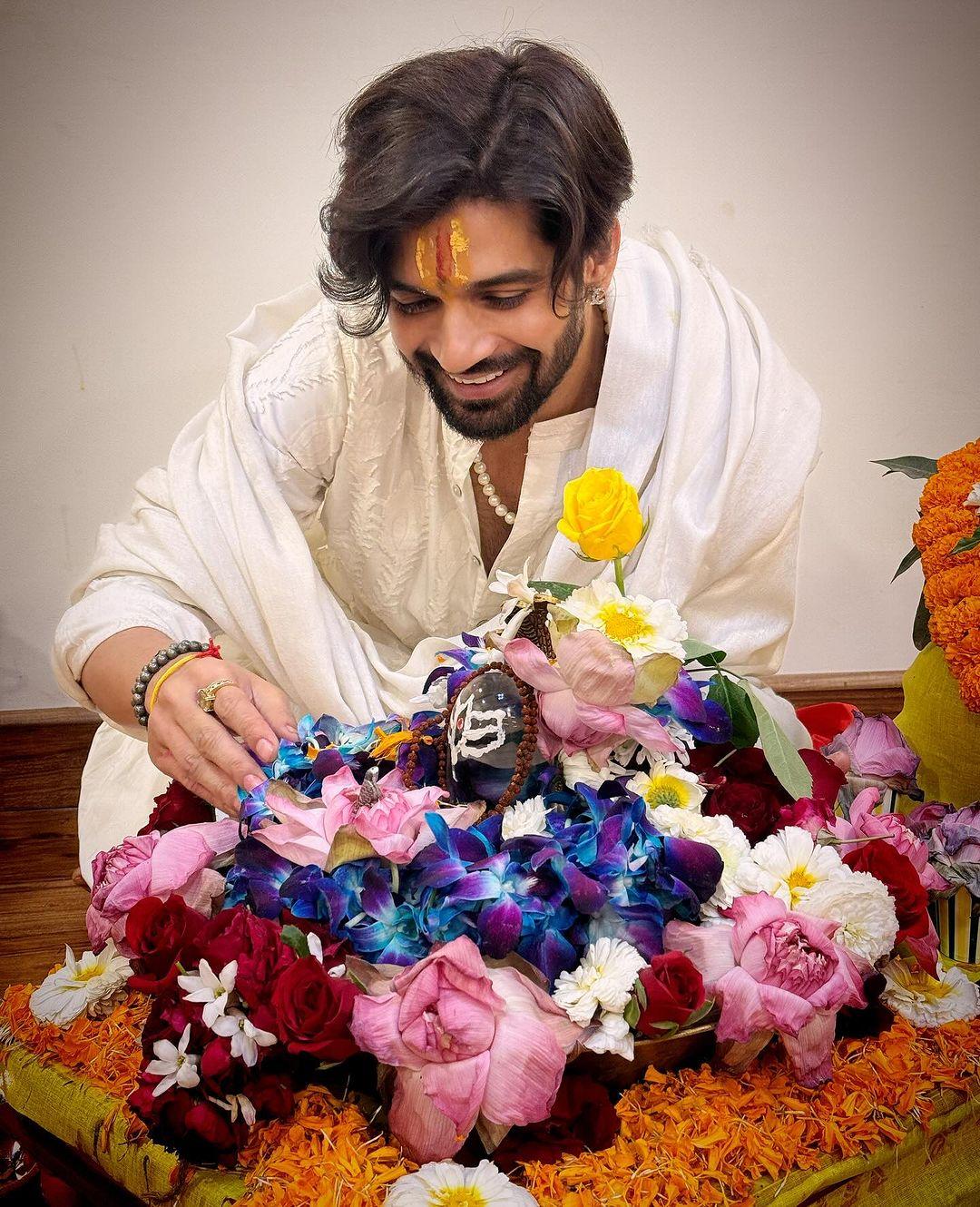 एक्टर विशाल सिंह बहुत बड़े शिव भक्ति है, यहीं वजह है कि वह अक्सर इससे जुड़ी तस्वीरें पोस्ट करते दिखाई देते हैं. 