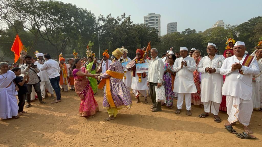 पालखी समारोह का यह 24वां साल है. इस दौरान सभी वारकरी पैदल यात्रा करते है. 