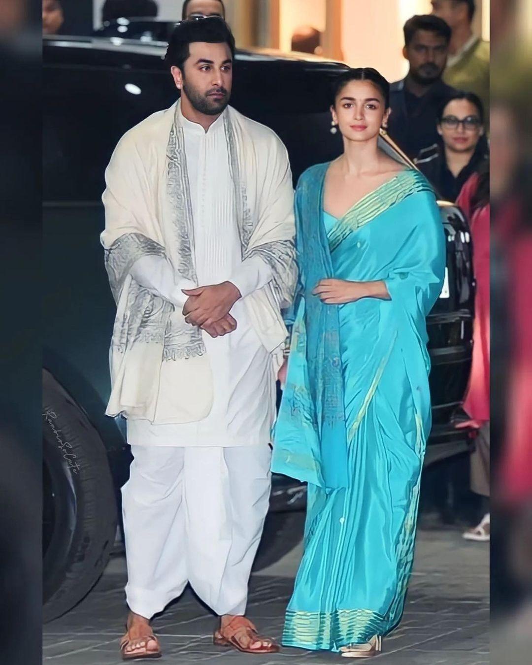 आलिया की साड़ी का लुक उतना ख़ास नहीं आया क्योंकि उन्होंने मैचिंग शॉल  भी कैरी किया था और इसके कारण वह छिप गया.