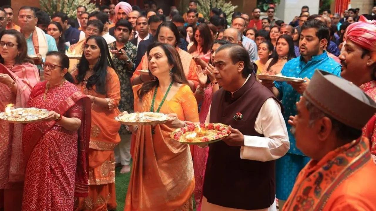 राम मंदिर में राम लला की प्राण प्रतिष्ठा को देखने के लिए अंबानी परिवार के सभी सदस्य व्यक्तिगत रूप से अयोध्या में मौजूद रहेंगे.