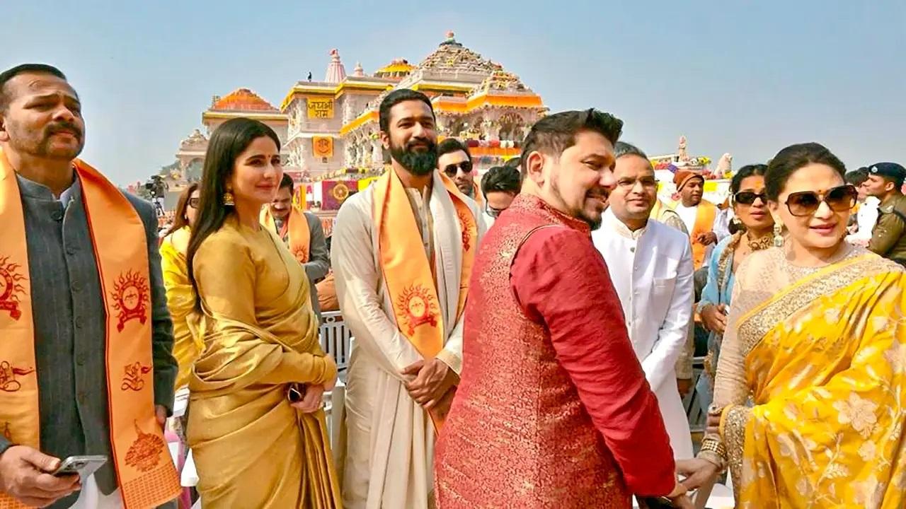 कैटरीना कैफ, विक्की कौशल, रोहित शेट्टी, माधुरी दीक्षित और डॉ. नेने एक खास पल में नजर आए