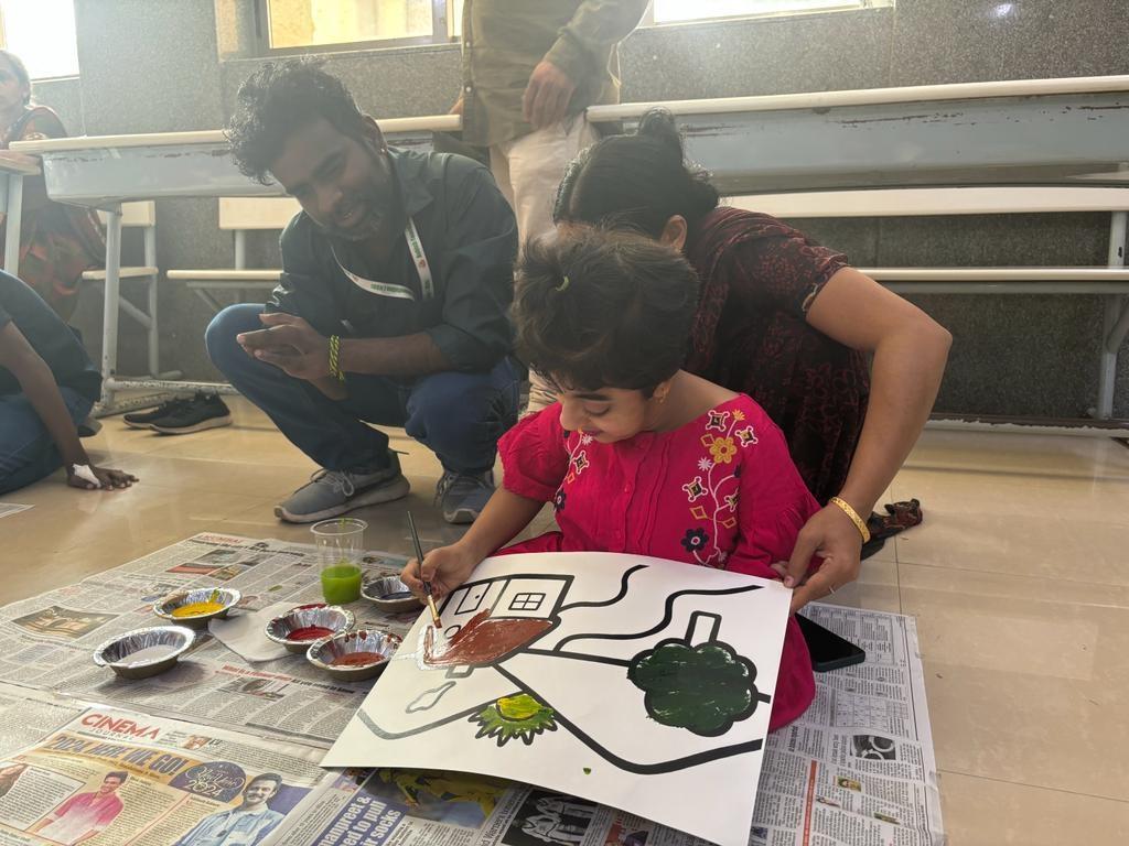 पेंटिंग प्रतियोगिता, कैस्केड ऑफ कलर्स में, प्रतिभागियों ने अपने कलात्मक कौशल का प्रदर्शन किया, जिसमें कुशल कलाकार ईशा कमल ने पुरस्कार का निर्णय लिया. जजों का पैनल पूरे आयोजन में प्रदर्शित असाधारण प्रतिभाओं की सराहना और मूल्यांकन करने के लिए भरपूर अनुभव लेकर आया. पैरा इवेंट्स की सफलता सभी छात्रों के लिए समावेश और समर्थन की संस्कृति को बढ़ावा देने के लिए मीठीबाई क्षितिज के समर्पण को दर्शाती है.