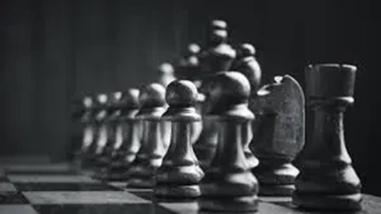 शतरंज
कोनेरू हम्पी और द्रोणावल्ली हरिका के बाद ग्रैंडमास्टर बनने वाली देश की तीसरी महिला बनने के लिए आर वैशाली को अर्जुन पुरस्कार से सम्मानित किया गया है.
