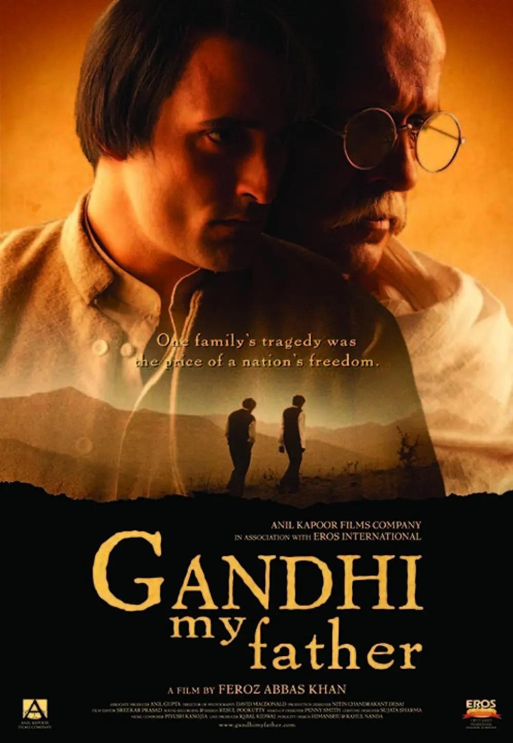 गांधी, माई फादर (2007)
एक अनोखी बॉलीवुड फिल्म जो महात्मा गांधी और उनके बेटे के बीच तनावपूर्ण संबंधों की पड़ताल करती है. दर्शन जरीवाला ने गांधी का किरदार निभाया है और अक्षय खन्ना ने हरिलाल गांधी का किरदार निभाया है. स्वतंत्रता संग्राम में गांधी की भूमिका को चित्रित करने के साथ-साथ, यह उनके परिवार के साथ उनके व्यक्तिगत जीवन के पहलुओं पर भी प्रकाश डालता है.