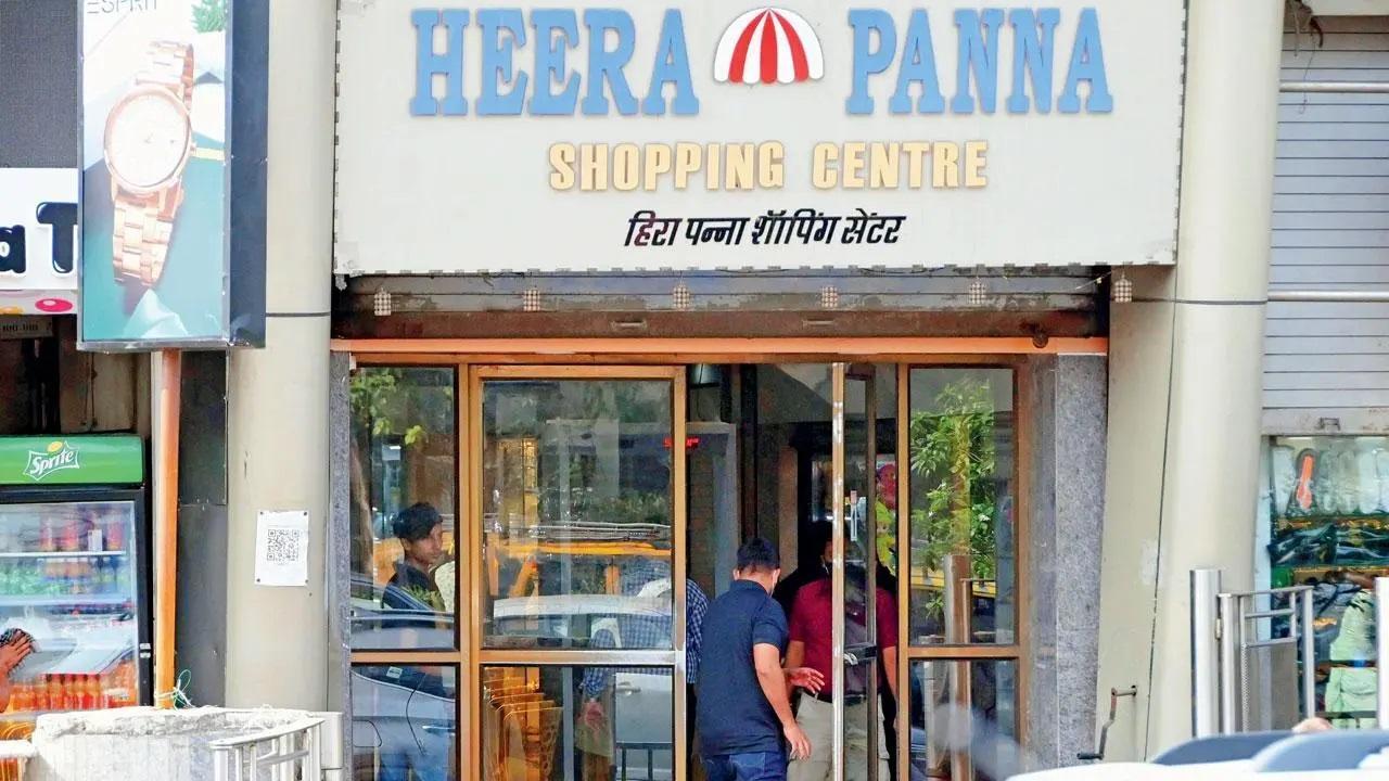 रिपोर्ट में हीरा पन्ना के अलावा टैंक रोड और सदर पटरप्पा रोड मार्केट का जिक्र है. फ़ाइल चित्र