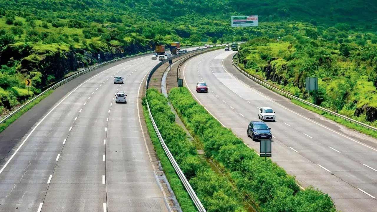 मुंबई-पुणे एक्सप्रेसवे की फाइल फोटो