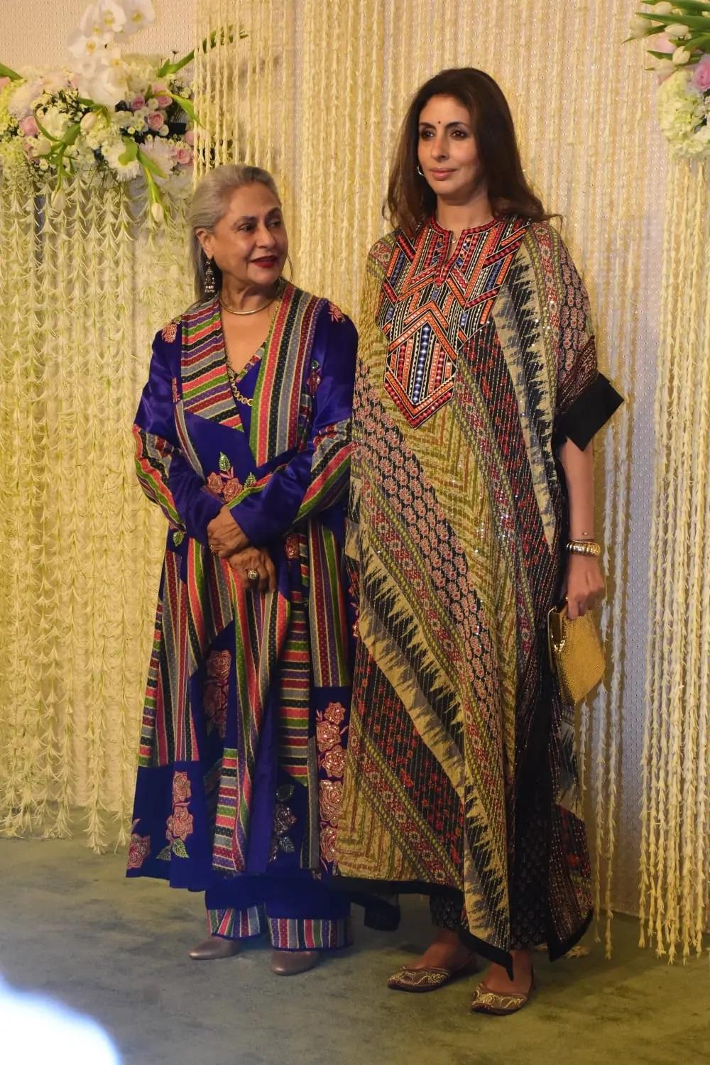 टी श्वेता बच्चन के साथ पहुंचीं जया बच्चन ने पैपराजी के साथ बातचीत से एक बार फिर महफिल लूट ली.