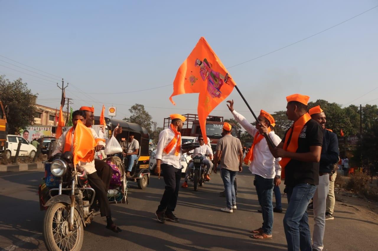 जारांगे शिक्षा और नौकरियों में मराठा समुदाय के लिए आरक्षण के लिए आंदोलन का नेतृत्व कर रहे हैं. वह 20 जनवरी को लातूर जिले के अपने गांव से मुंबई के लिए निकले और 25 जनवरी की सुबह अपने समर्थकों के साथ लोनावला पहुंचे.