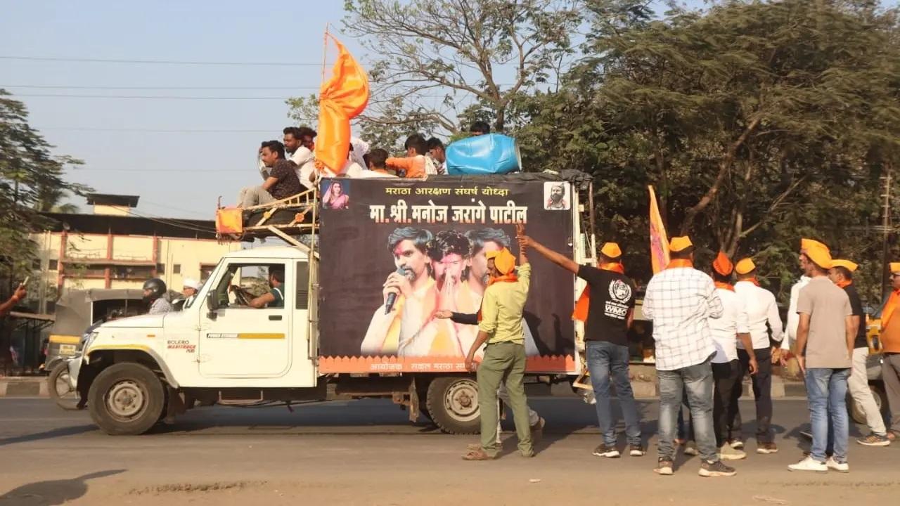 इससे पहले दिन में, जब पूछा गया कि क्या उन्हें और उनके अनुयायियों को मुंबई के आज़ाद मैदान में आंदोलन करने के लिए पुलिस से अनुमति मिली है, तो जारांगे ने कहा कि वहां एक मंच बनाया जा रहा है, जो दर्शाता है कि उन्होंने अपनी योजना नहीं बदली है.