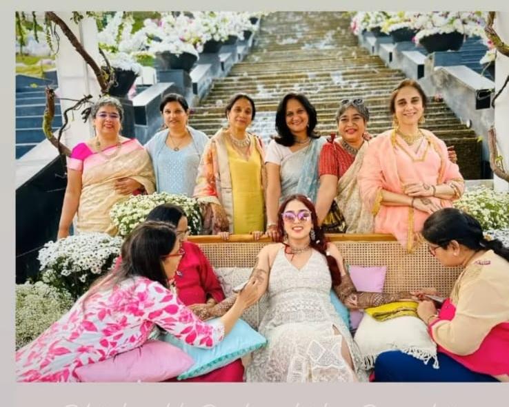 इरा खान की शादी को लेकर आमिर खान, रीना दत्ता, किरण खान, समेत पुरा परिवार शुक्रवार शाम को उदयपुर पहुंचा.