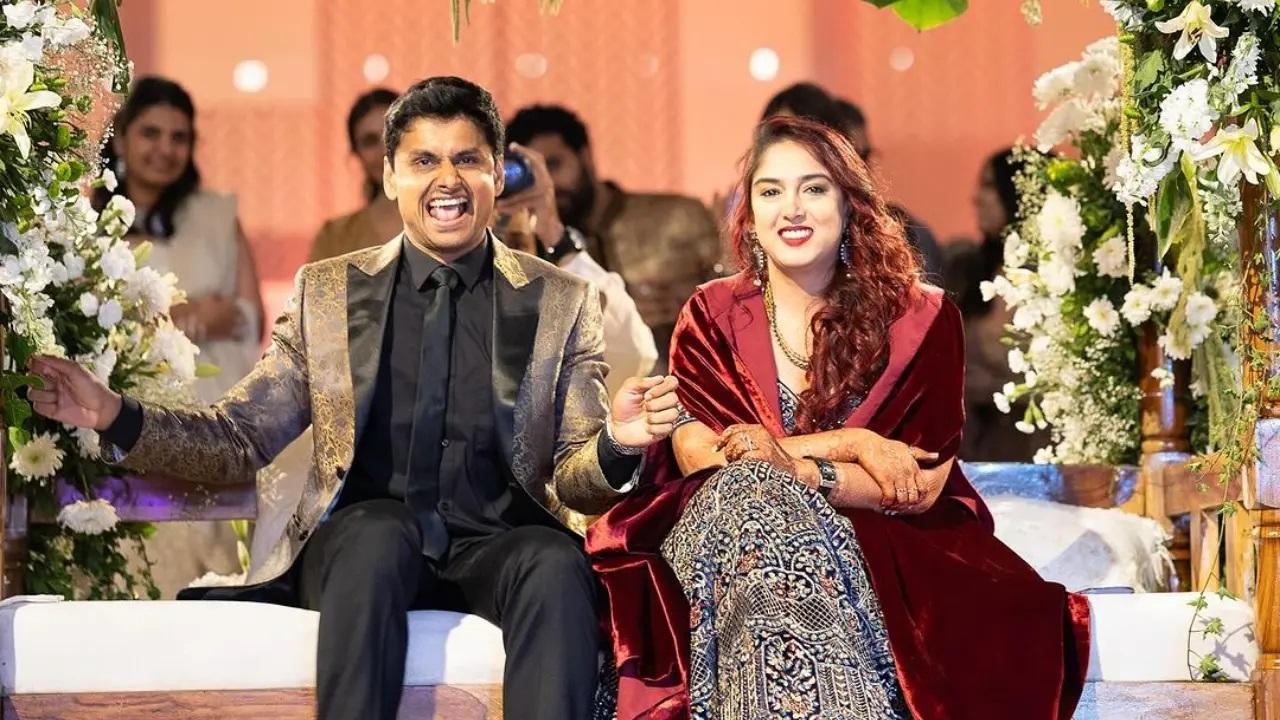 इरा खान और नुपुर शिखारे का गुरुवार रात मुंबई में ग्रैंड रिसेप्शन होगा. कथित तौर पर, आमिर खान ने रिसेप्शन के लिए फिल्म बिरादरी के सदस्यों को आमंत्रित किया है.
