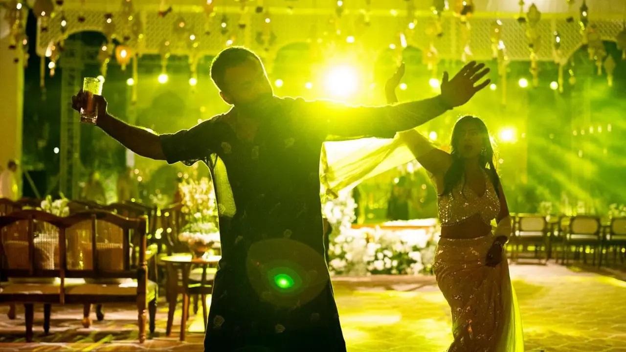इरा-नुपुर की शादी का थीम जहां फिटनेस था, वहीं शादी में खूब नाच-गाना और हंसी-मजाक भी हुआ. (तस्वीर/डेविड पॉज़निक)