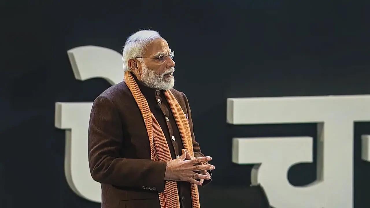 अपने वार्षिक `परीक्षा पे चर्चा` कार्यक्रम के दौरान छात्रों, अभिभावकों और शिक्षकों के साथ बातचीत करते हुए, प्रधानमंत्री ने कहा कि प्रतिस्पर्धा और चुनौतियां जीवन में प्रेरणा का काम करती हैं, लेकिन प्रतिस्पर्धा अच्छी होनी चाहिए.