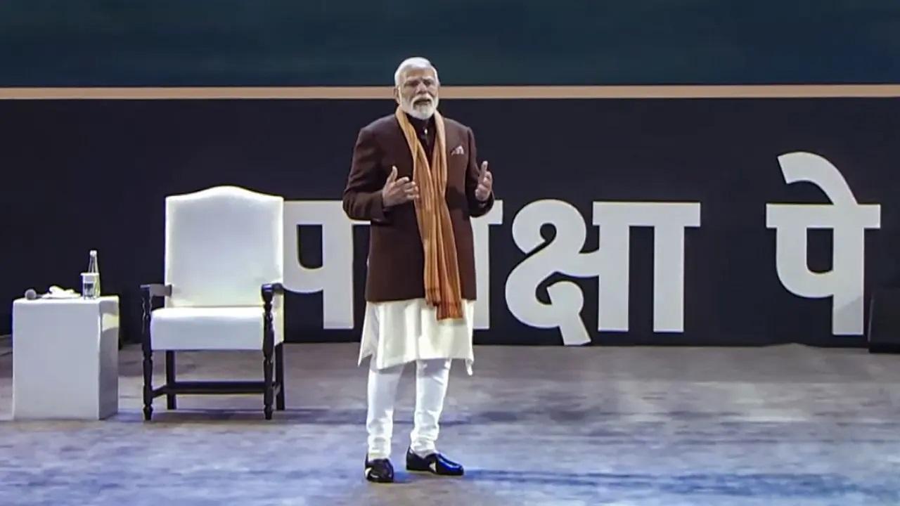 पीएम मोदी ने दिल्ली में `परीक्षा पे चर्चा 2024` के दौरान छात्रों, शिक्षकों और अभिभावकों से बात की. तस्वीरें/पीटीआई