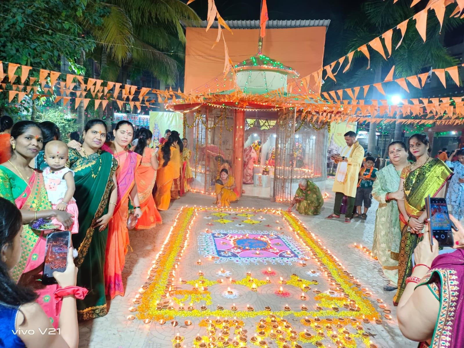मंदिर में स्थपित रामलला की बाल छवि मन को छू लेने वाली है.