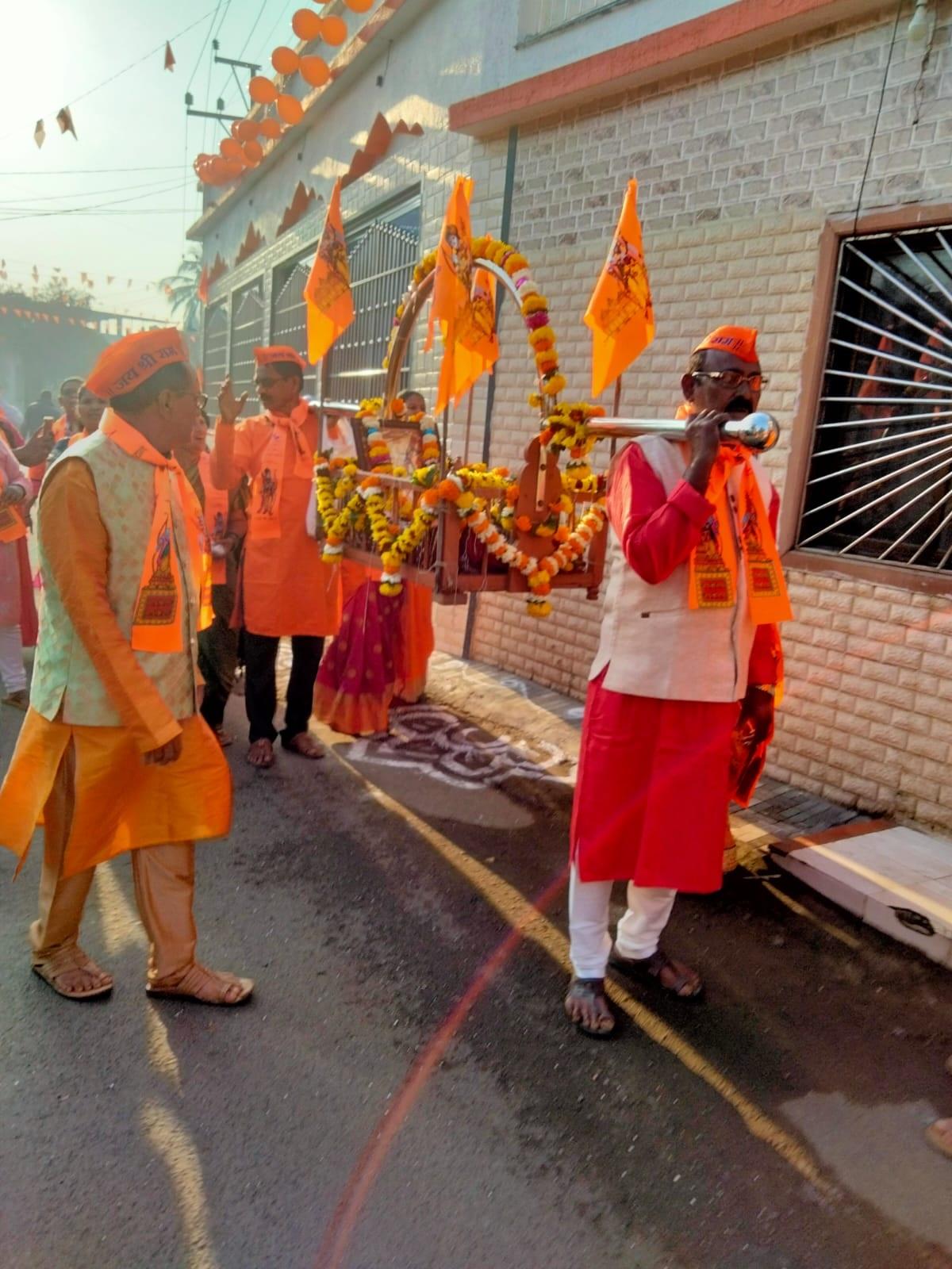 कोली समाज उत्साह के साथ पालकी में शामिल होता नजर आया. 